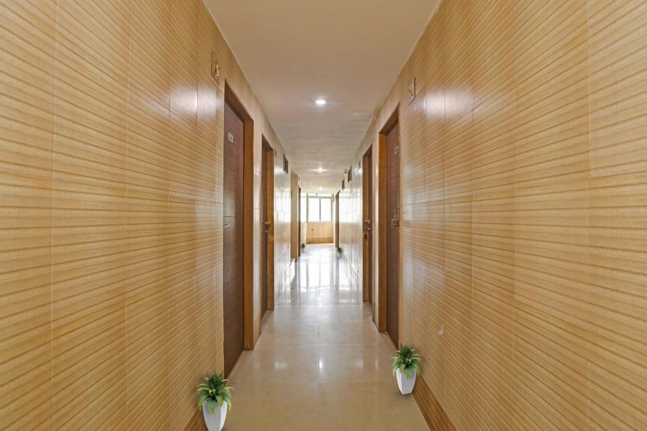 Oyo Flagship 80463 Hotel Mini Palace ヴァドーダラー エクステリア 写真