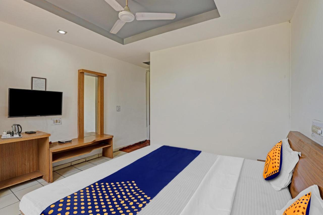 Oyo Flagship 80463 Hotel Mini Palace ヴァドーダラー エクステリア 写真